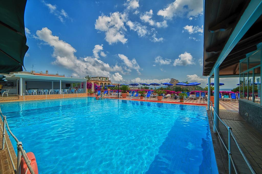 Hotel Parco Cartaromana อีสเกีย ภายนอก รูปภาพ